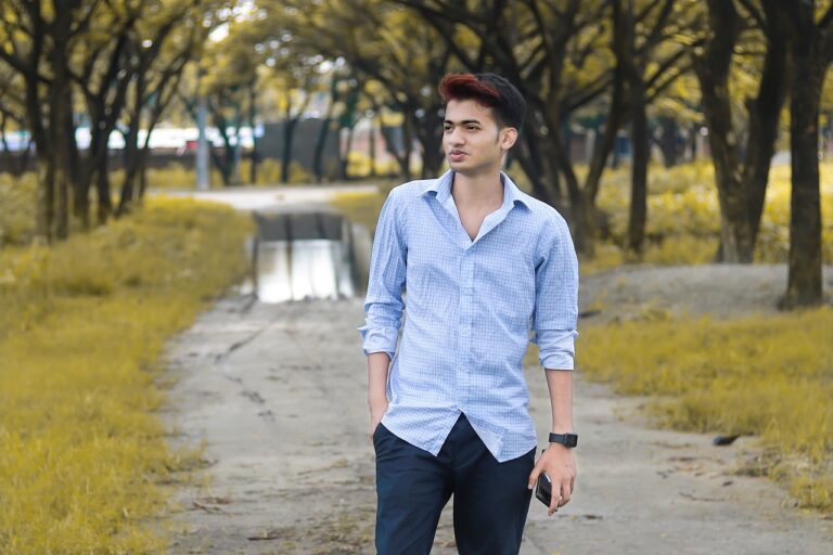 boy-outstanding-hd-wallpaper-7584708_1280